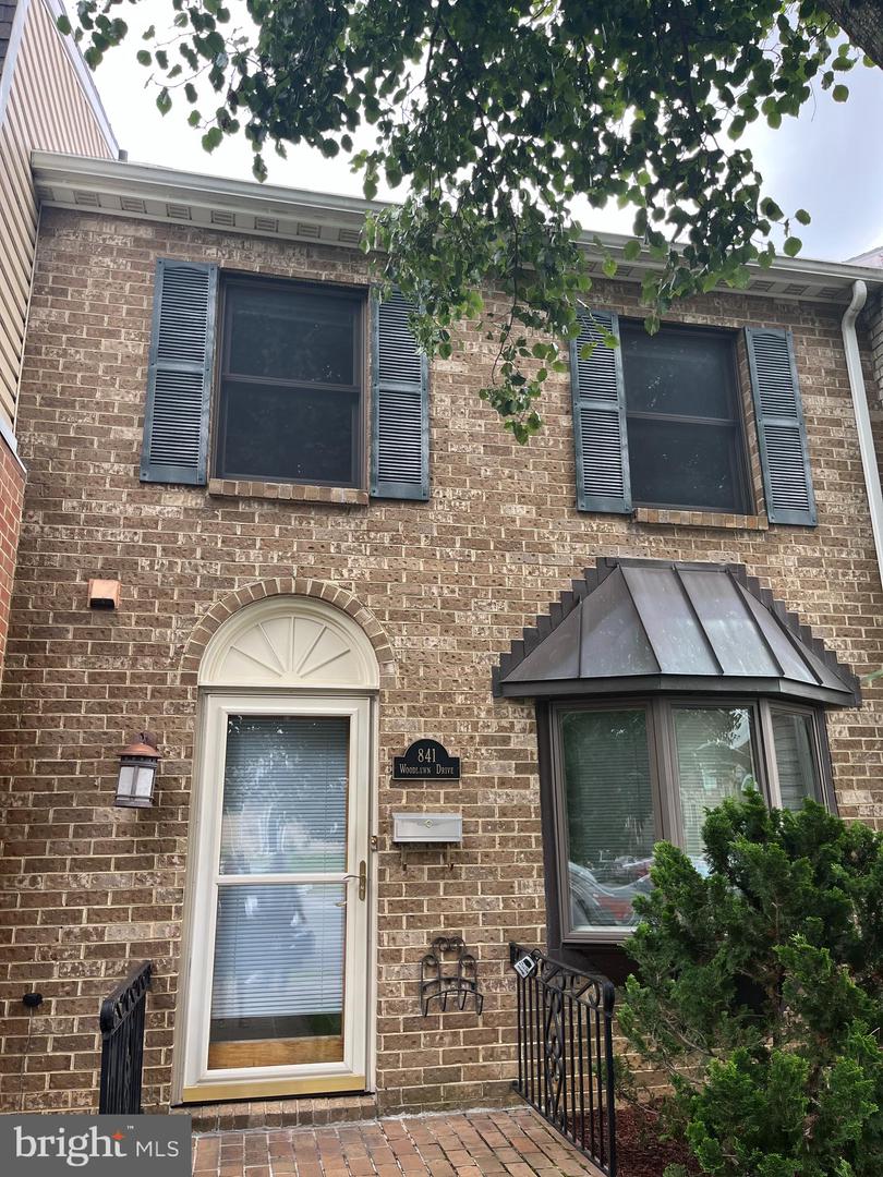 841 Woodlawn Drive