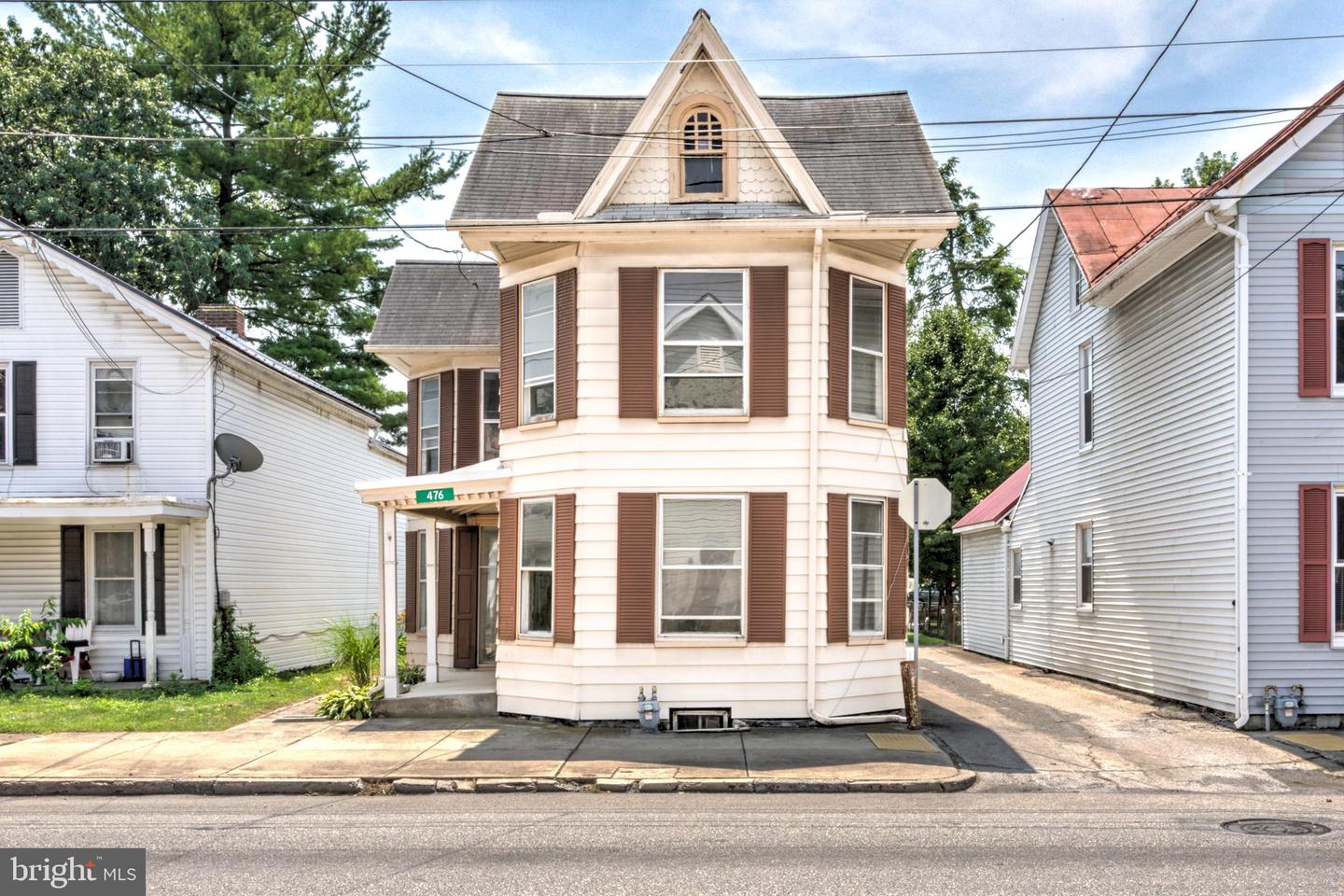 476 E E Queen Street