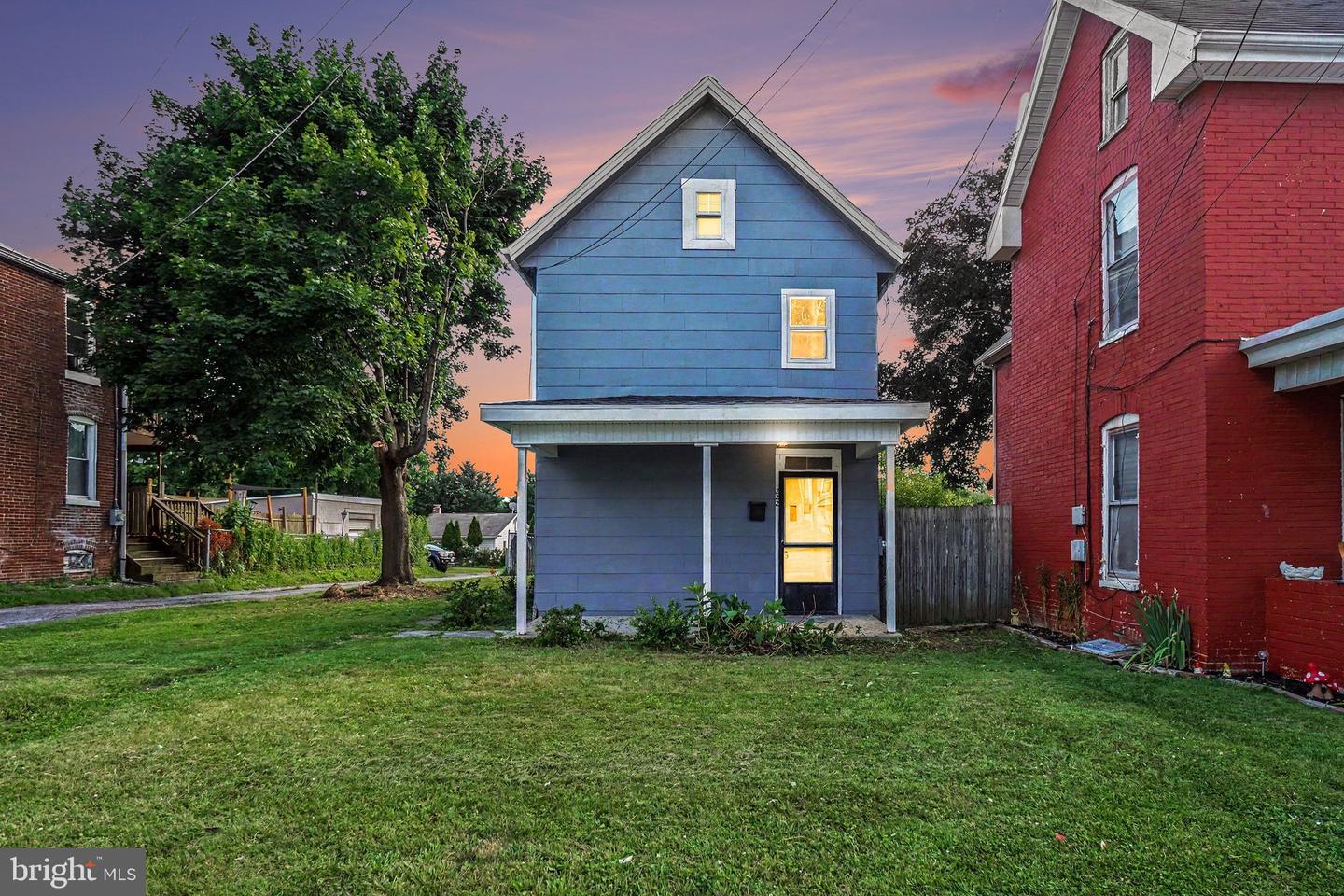 222 W 4th St