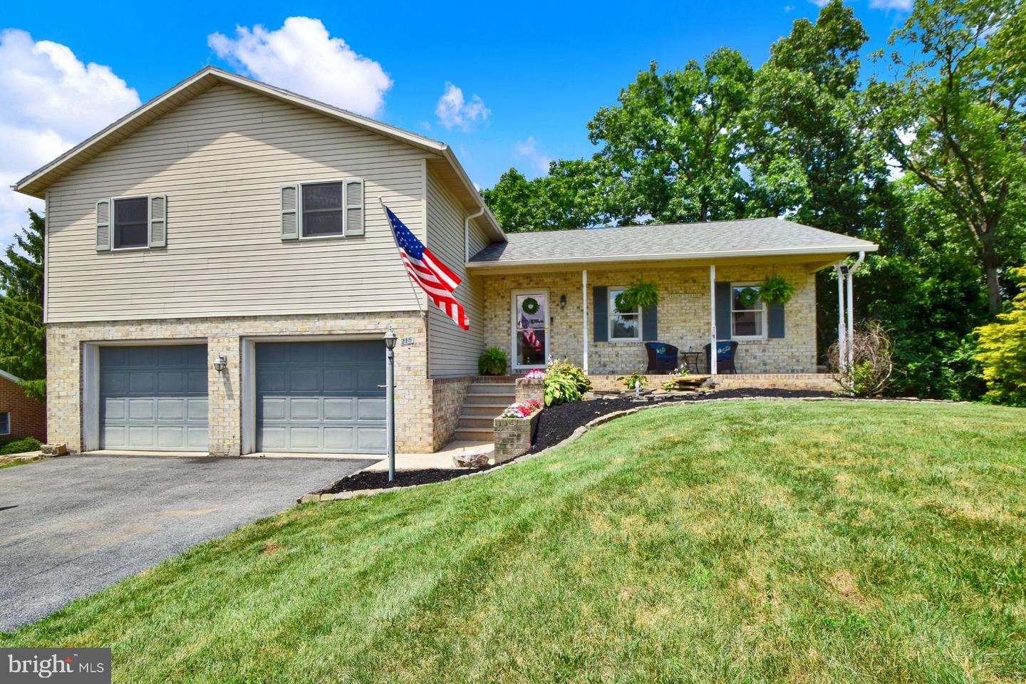 215 Opal Drive, Chambersburg