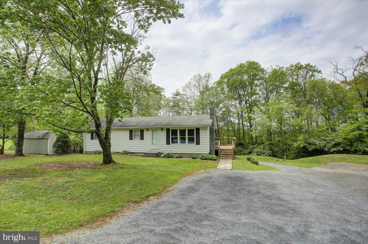 2033 E Dutch Corner Road, Mcconnellsburg