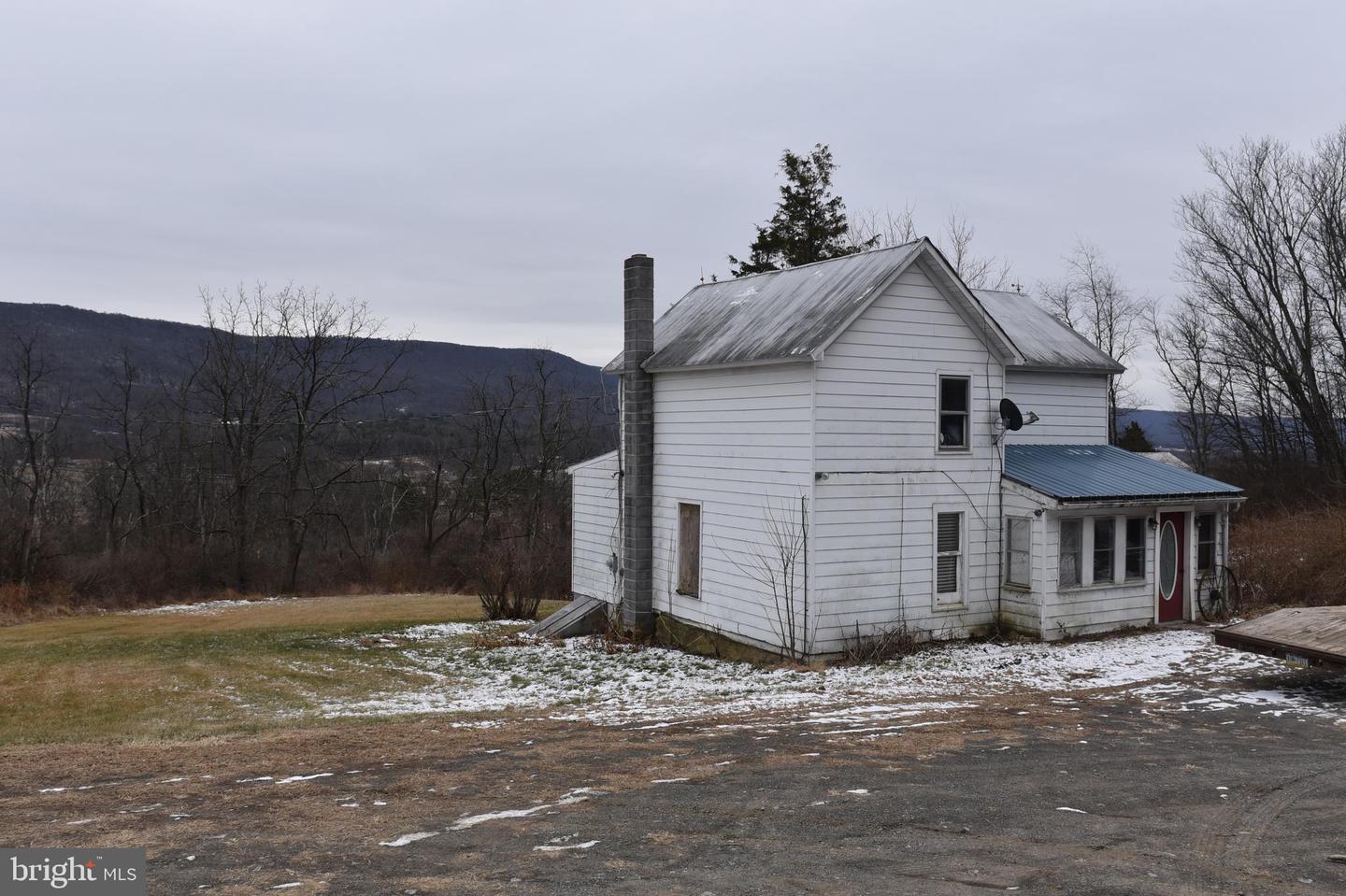 896 Pheasant Trail Lane, Mcconnellsburg