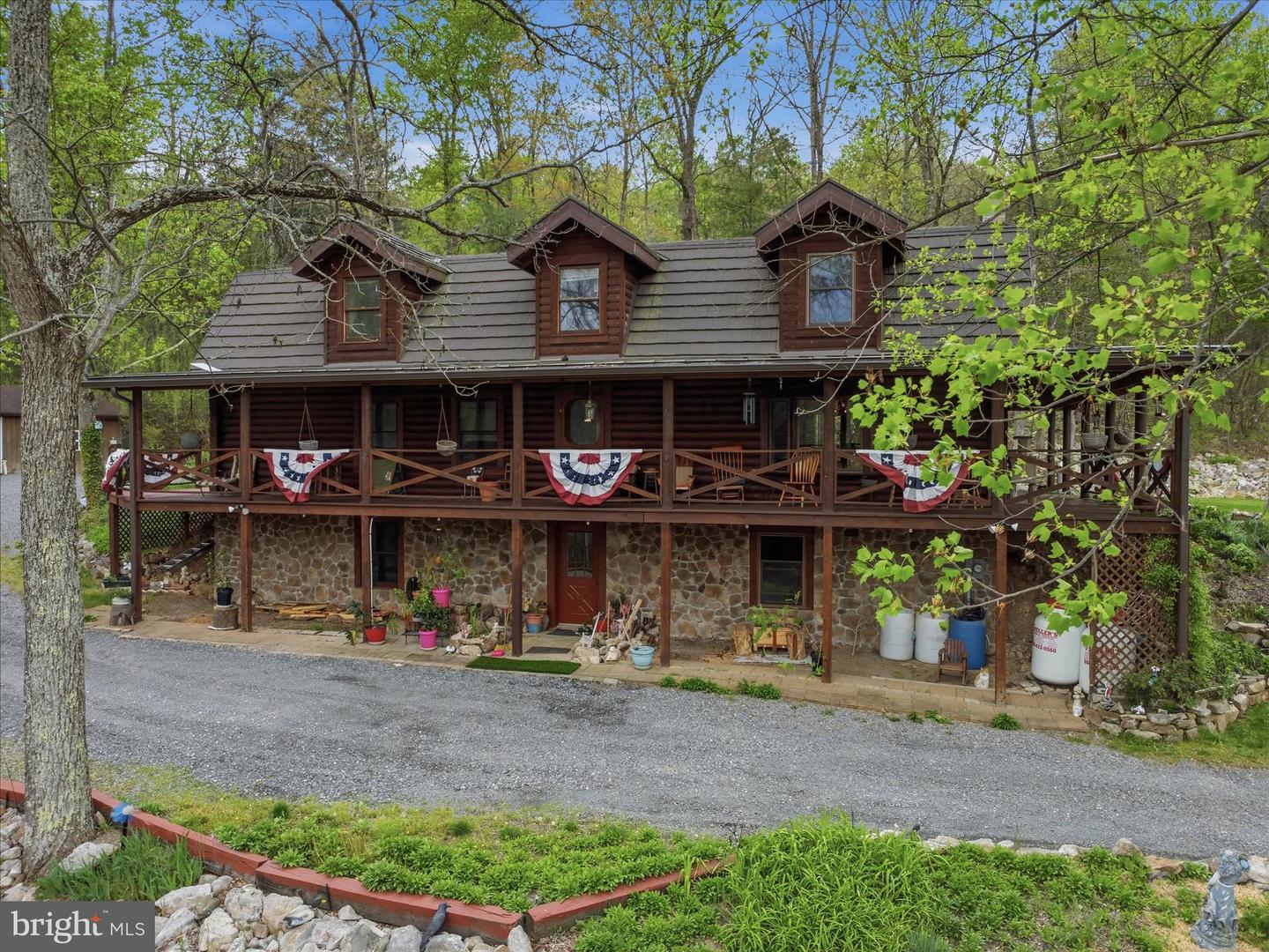 477 E Blackberry Lane