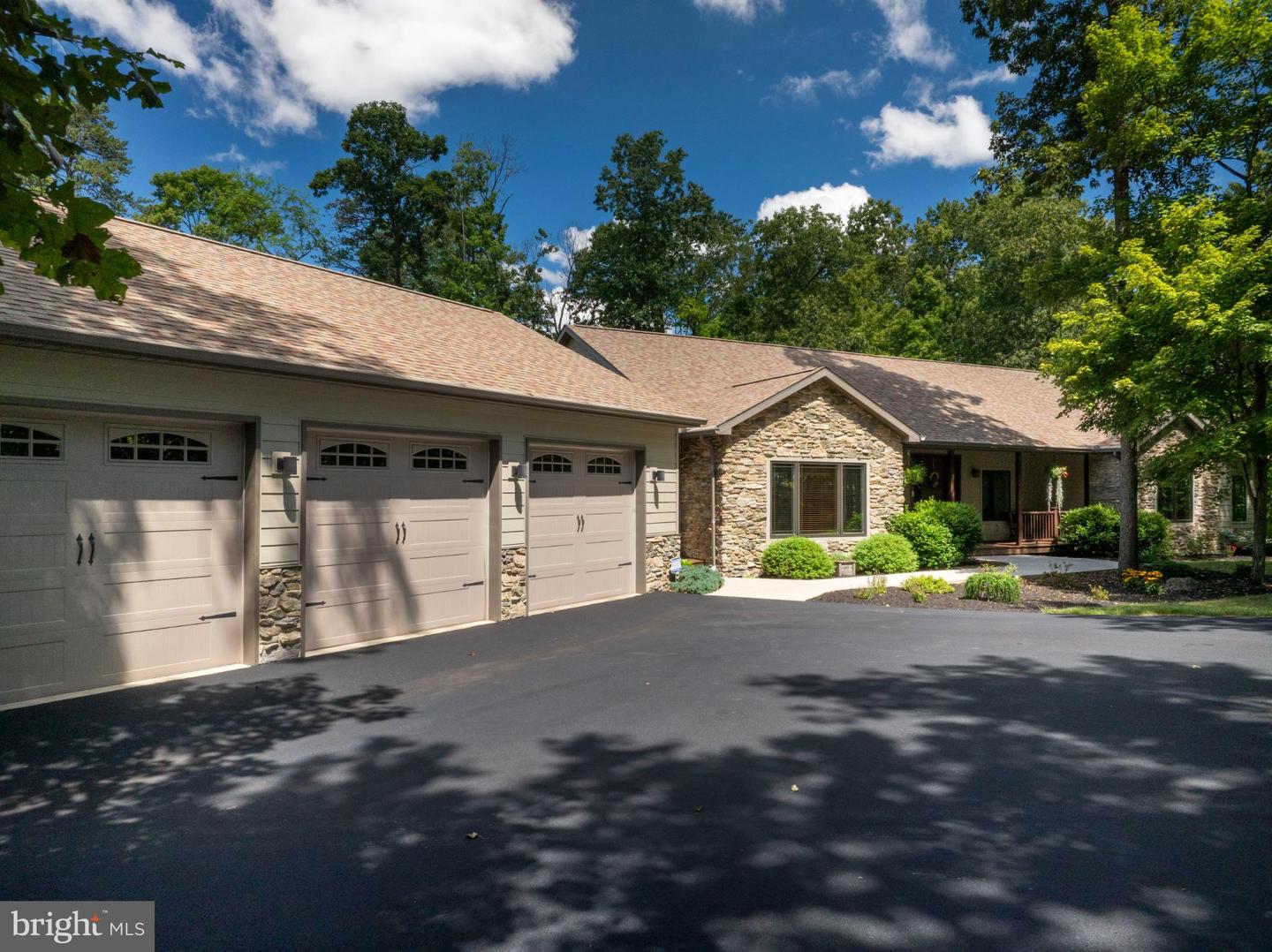12946 Lakeland Drive, Hesston