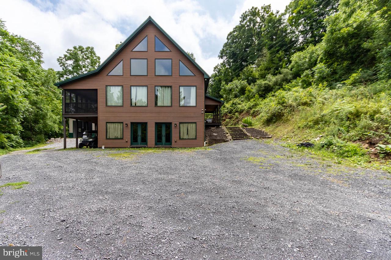 6882 Hungry Hollow Road