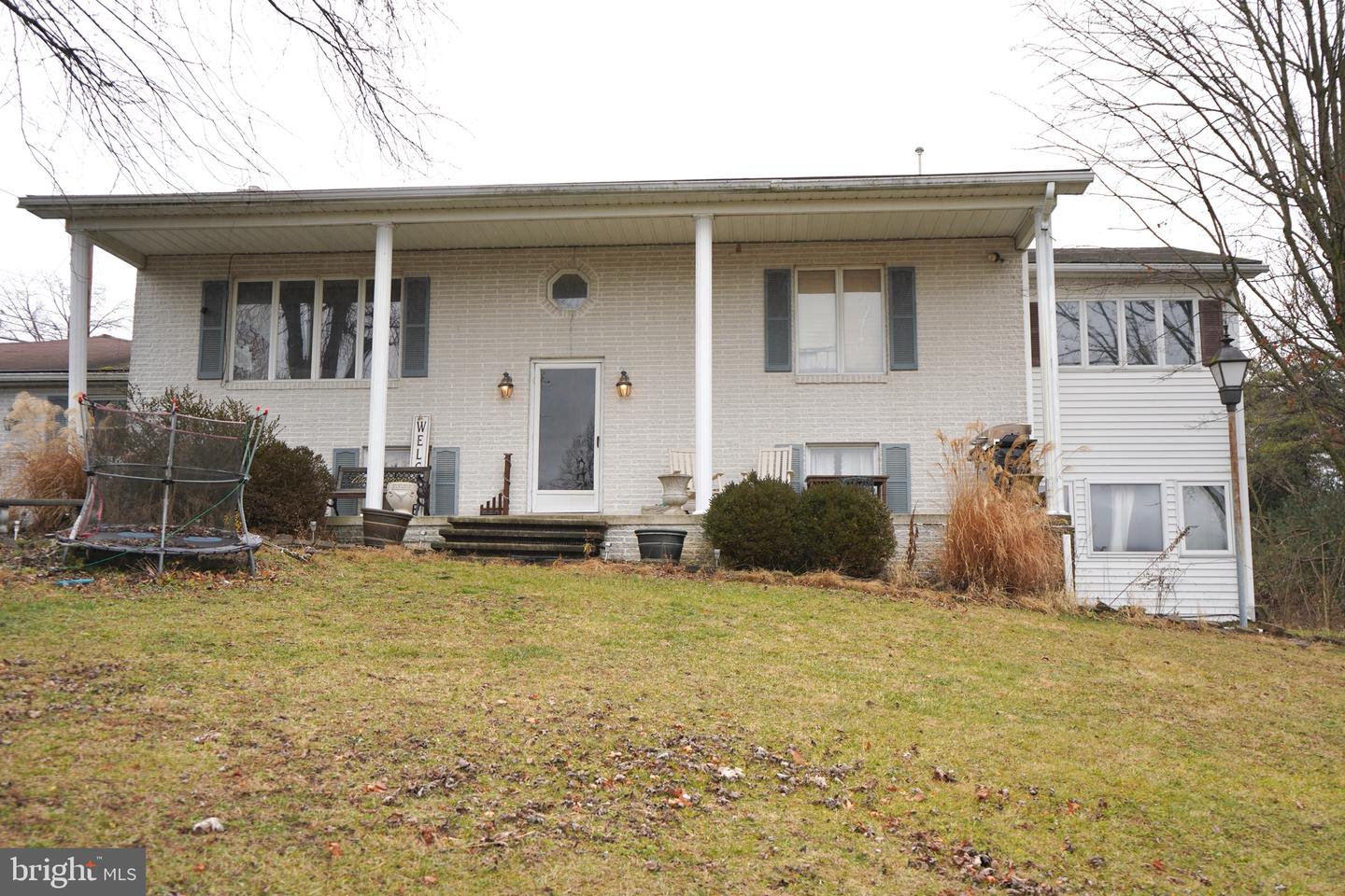 1882 Arch Rock Road, Mifflintown
