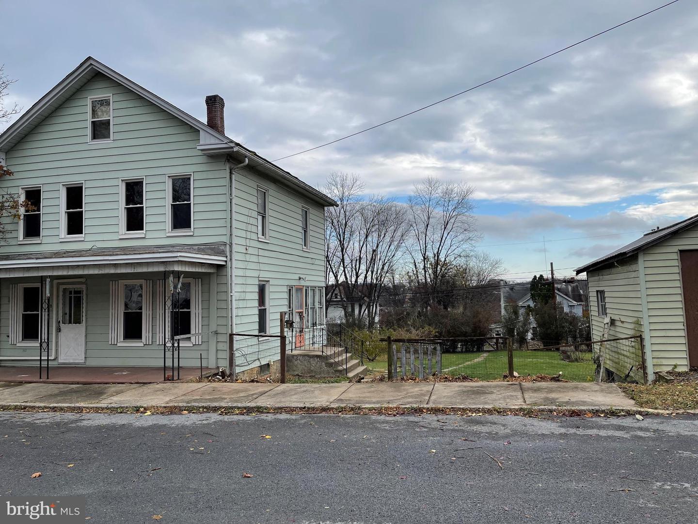 8 Foster Street, Mifflin