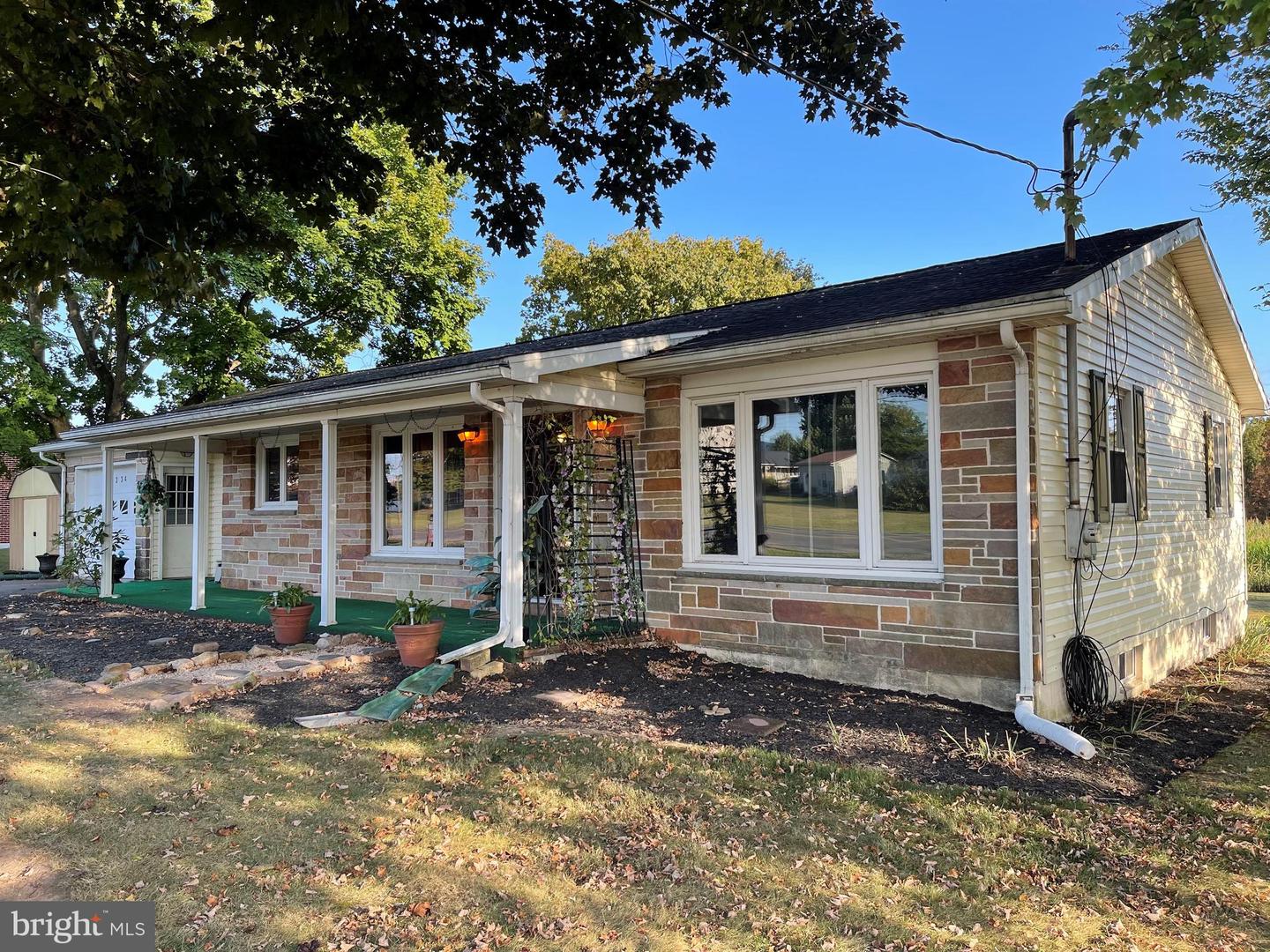 28334 N Rt 35, Mifflintown
