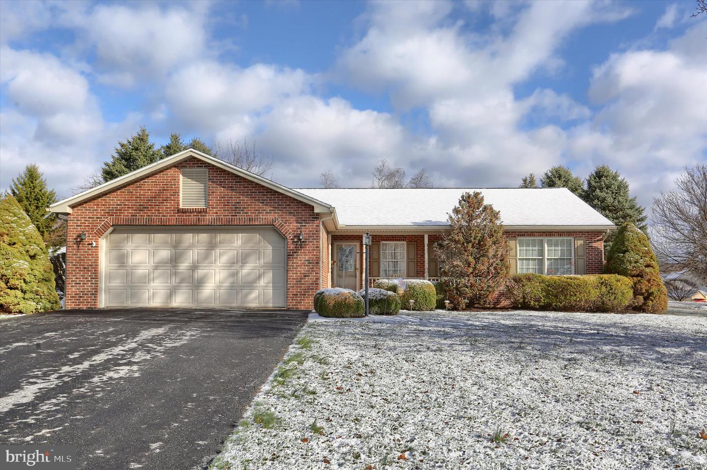 104 Farmhouse Court, Mifflintown