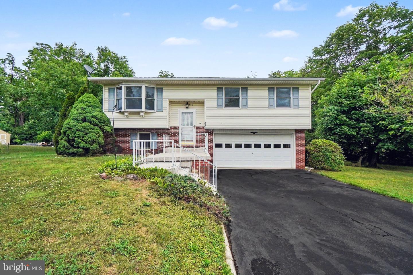 90 Pine Maple Street
