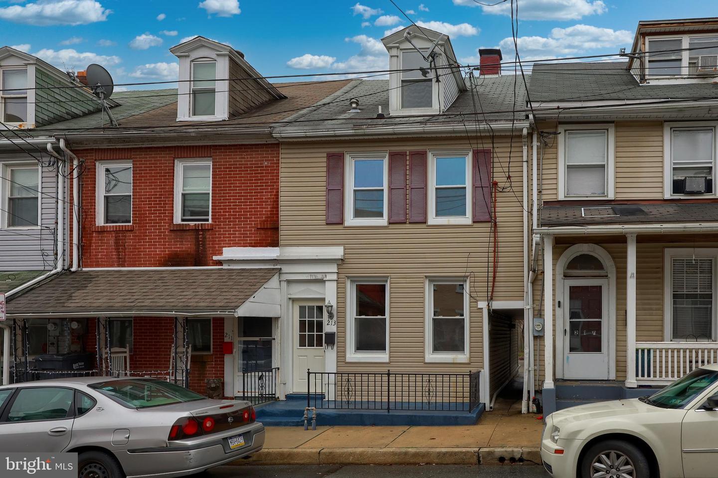 213 Perry Street, Columbia