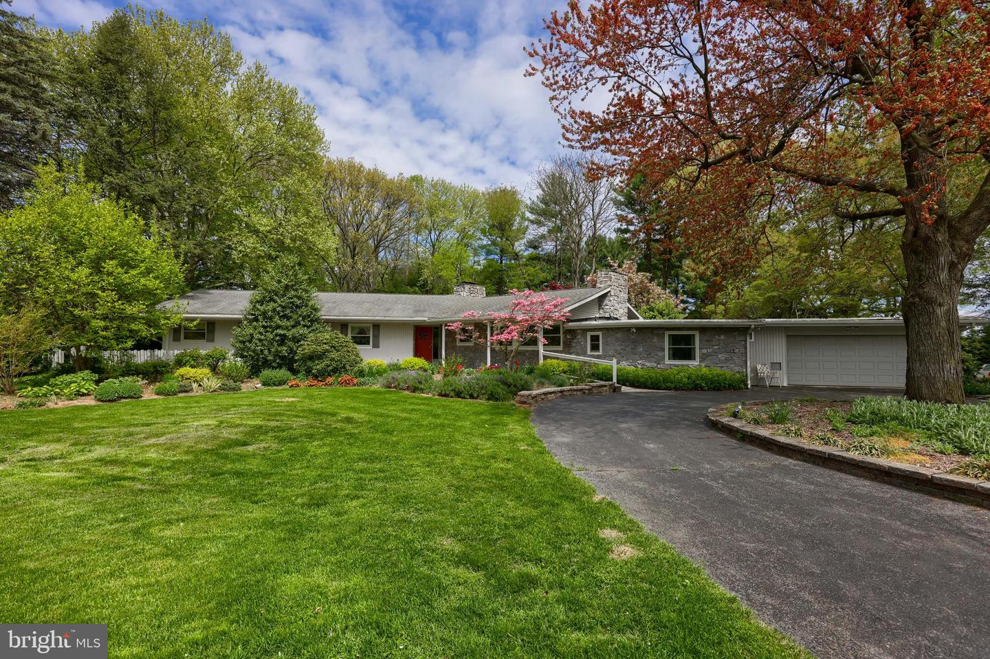319 E Oregon Road, Lititz