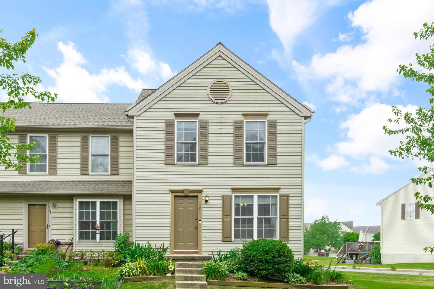 421 Banyan Circle Drive, Lancaster