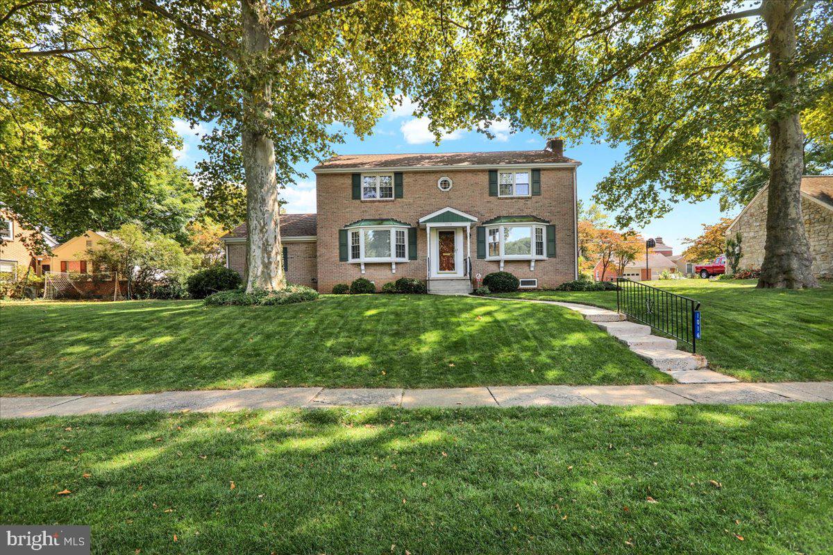 1016 Grandview Boulevard, Lancaster