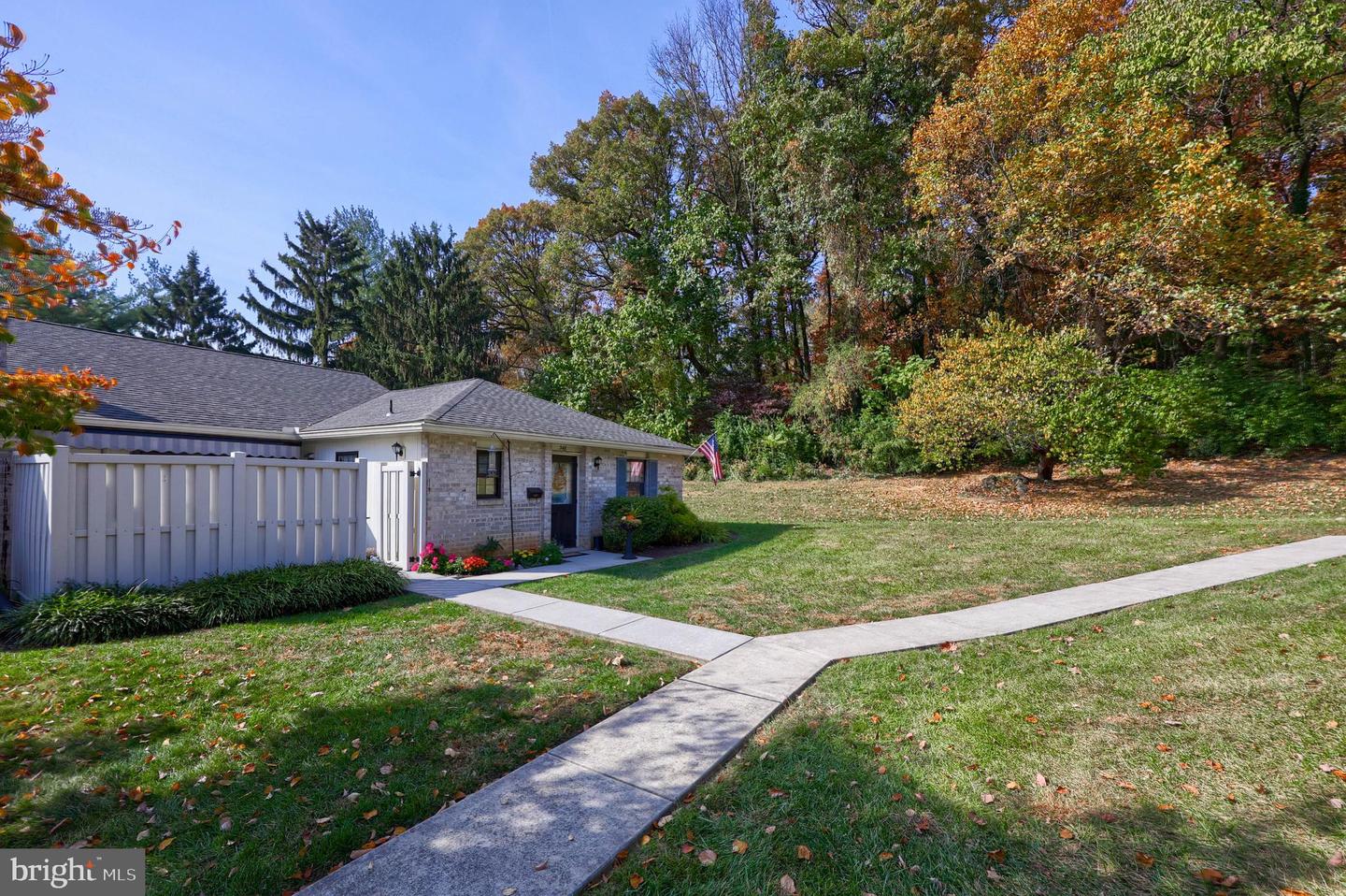 348 Valleybrook Drive, Lancaster