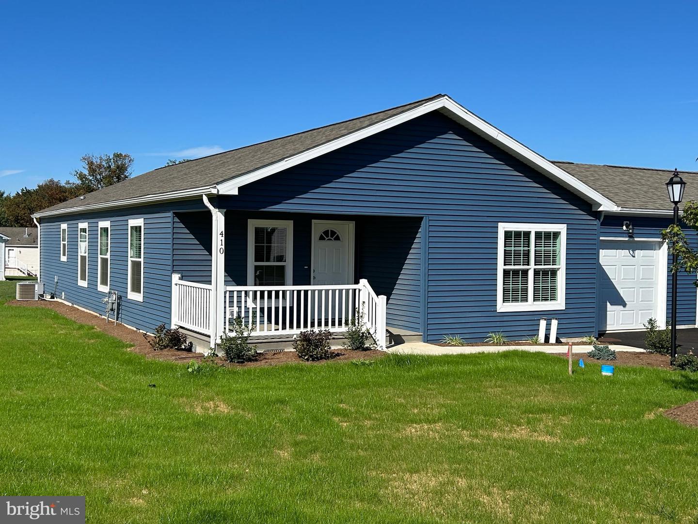 410 Eastwood Lane, Lancaster