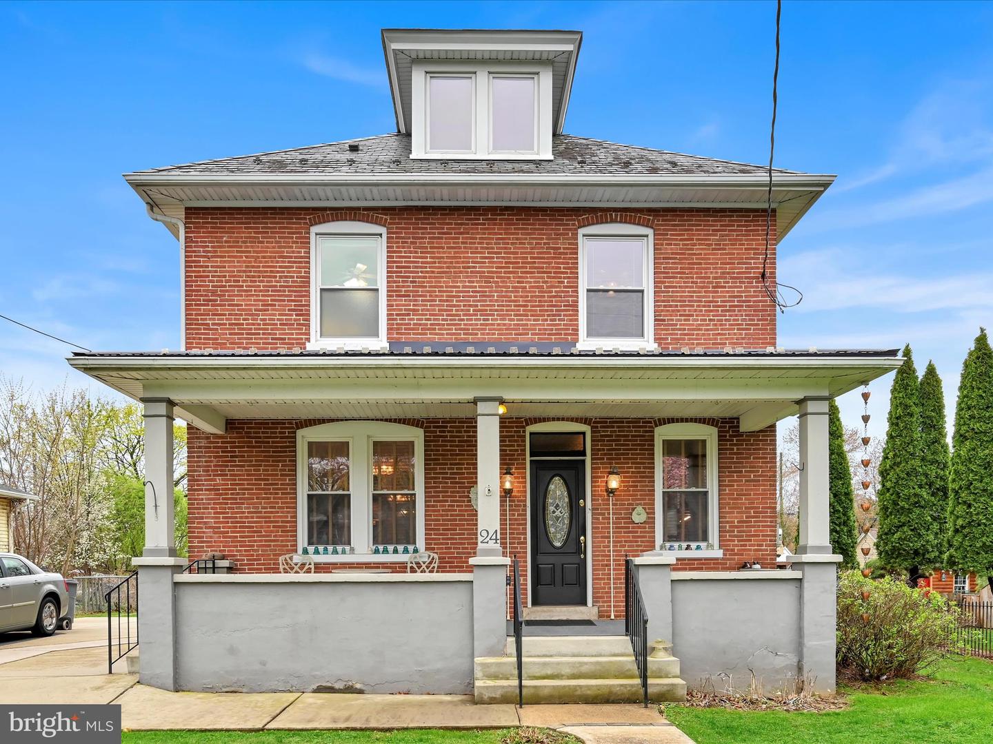 24 Montrose Avenue, Lancaster