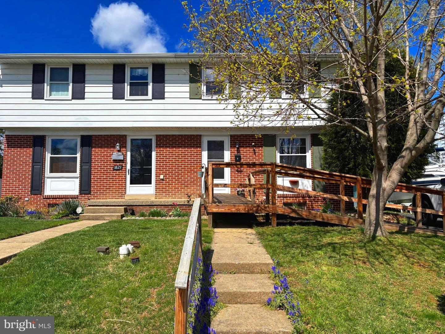 1819 Hemlock Road, Lancaster