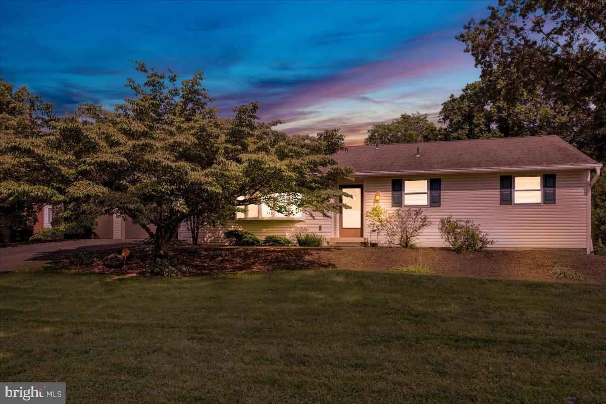 77 Garden City Drive, Lancaster