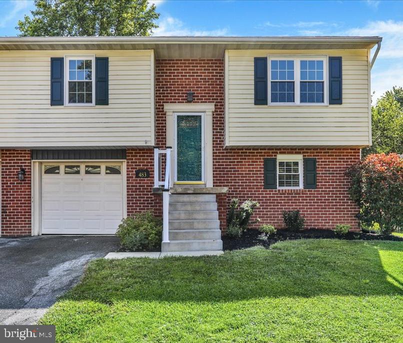 483 Crosswinds Drive, Lititz