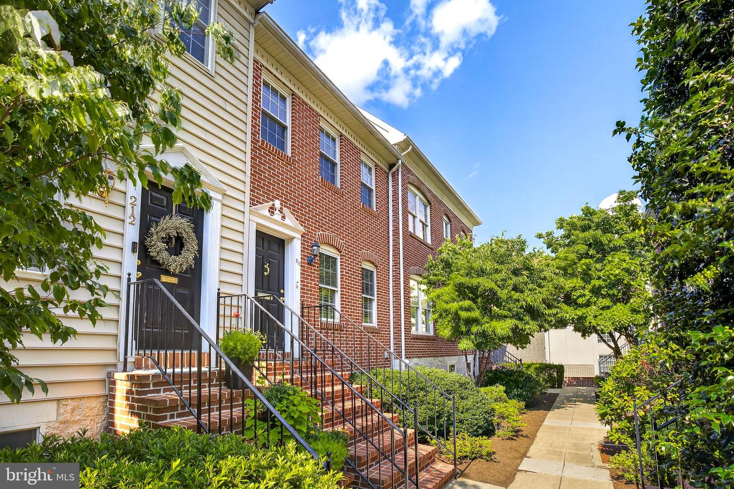 210 W Lemon Street, Lancaster