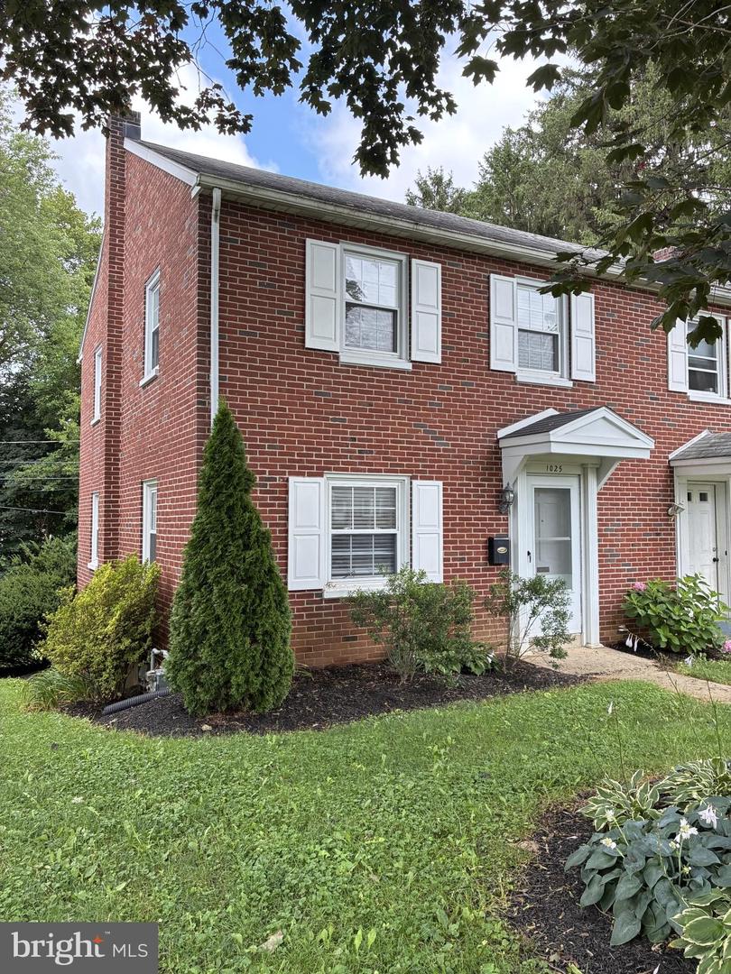 1025 Edgemoor Court, Lancaster