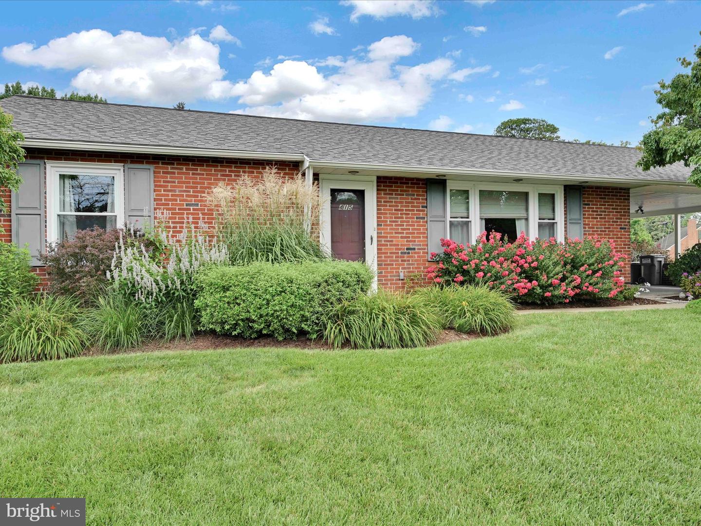 415 Redwood Drive, Lancaster