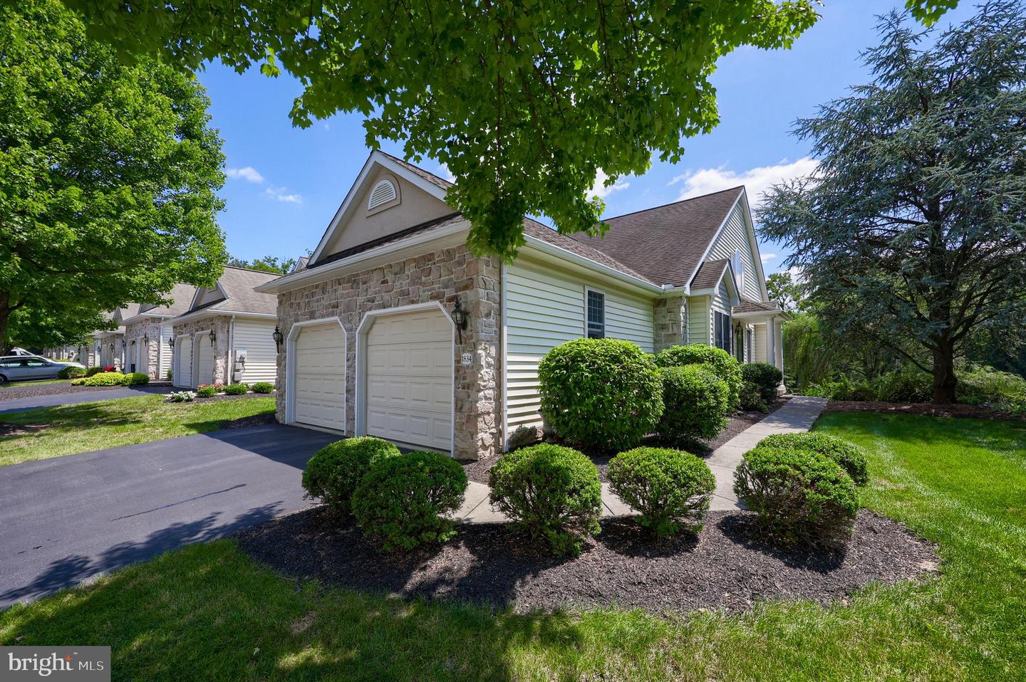 1834 Serene Way, Lancaster