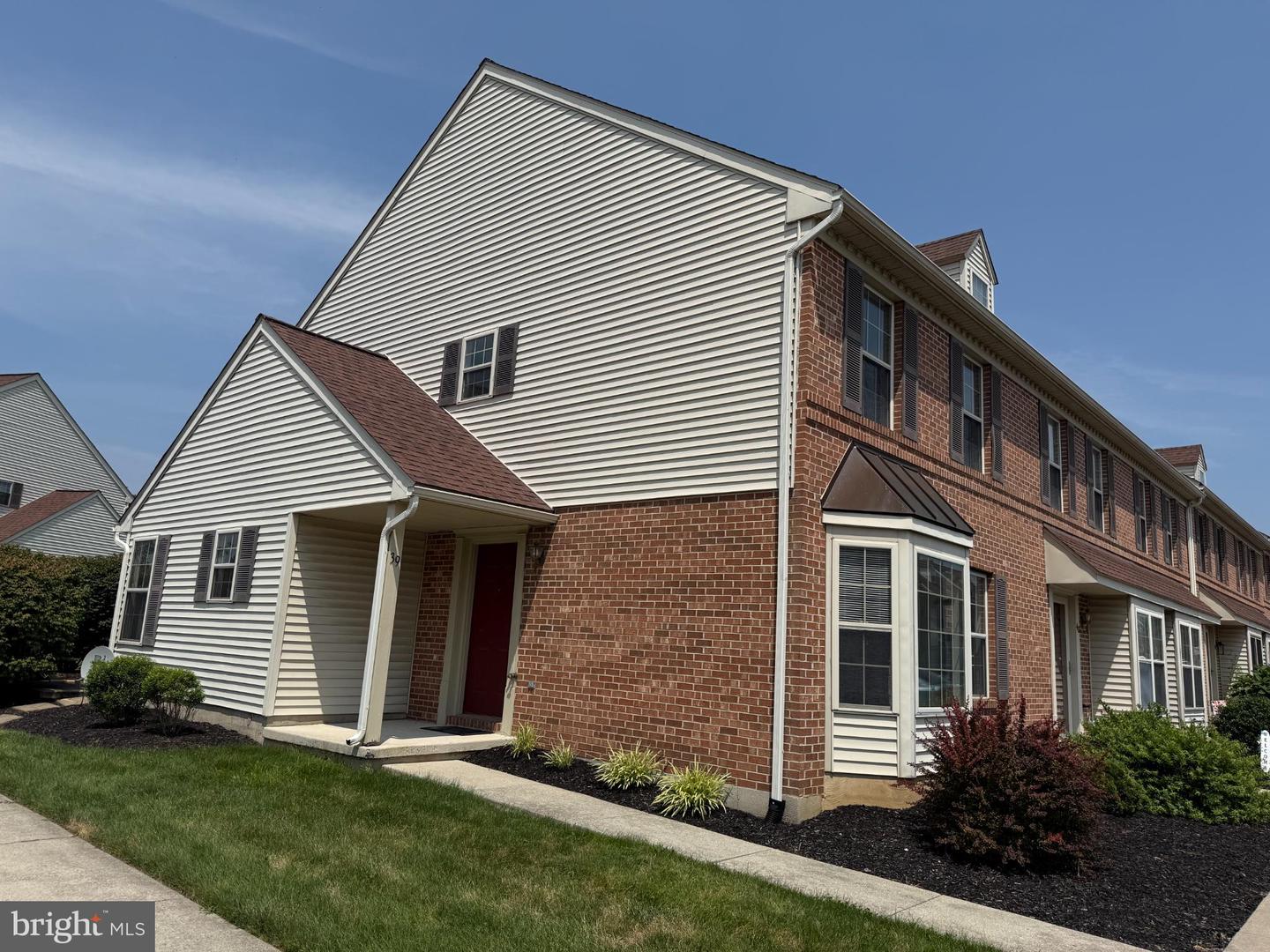 39 Acorn Boulevard, Lancaster