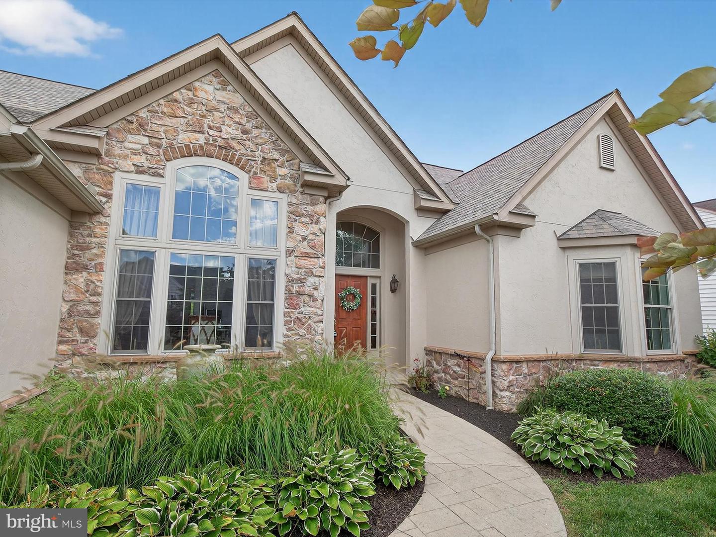 667 Golden Eagle Way, Lancaster