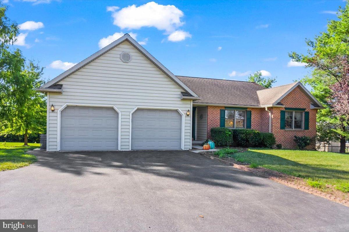 343 W Sun Hill Road, Manheim