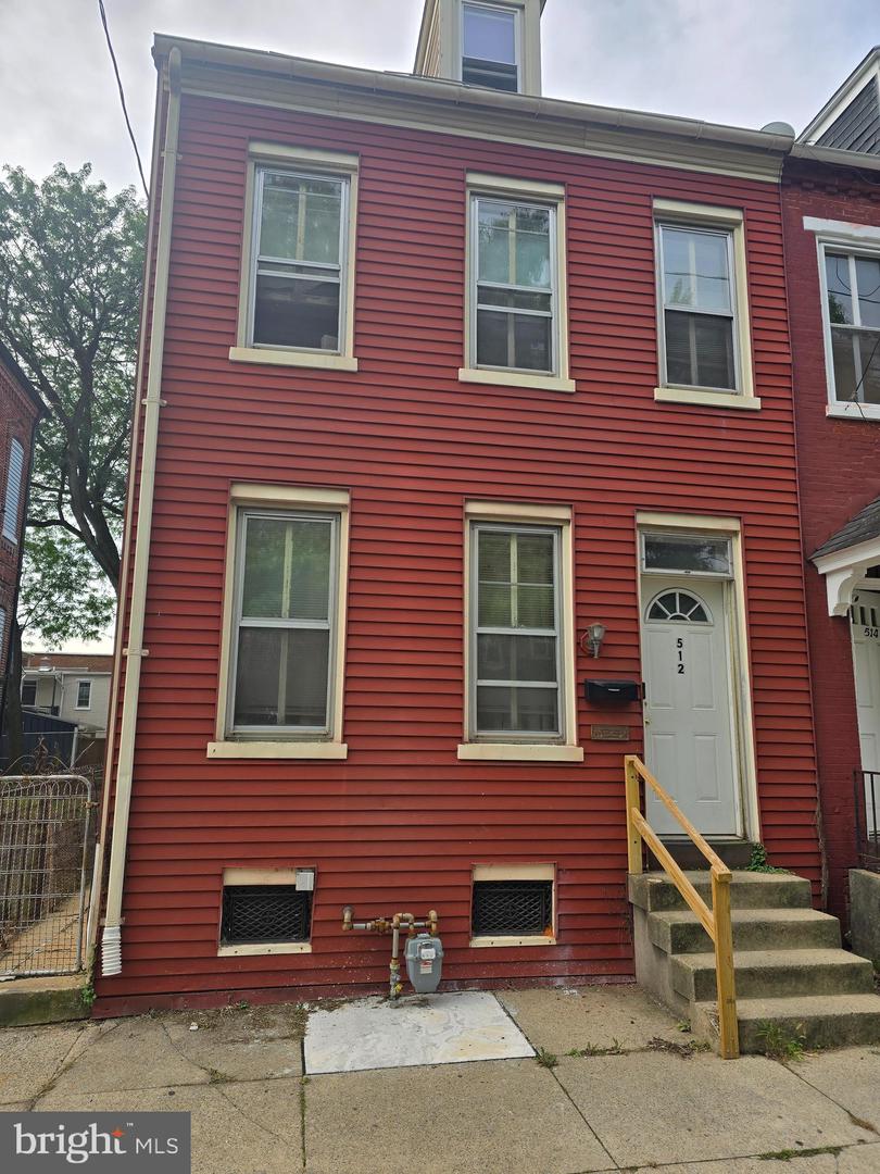 512 W Walnut Street