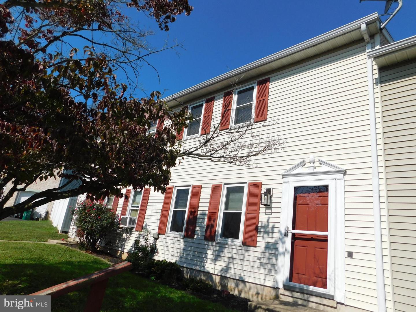 843 Lucilla Court, Lancaster