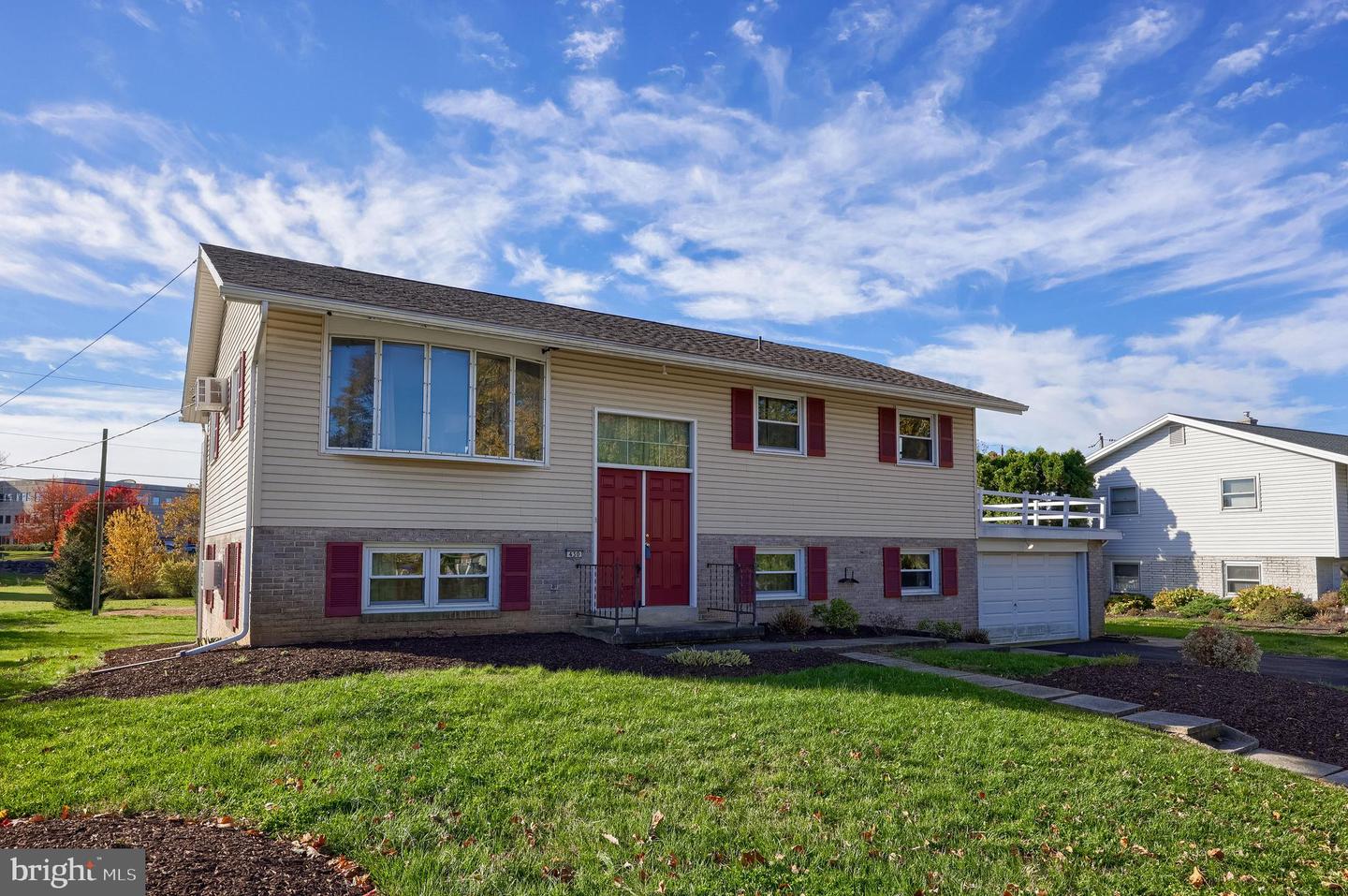 430 Biscayne Road, Lancaster