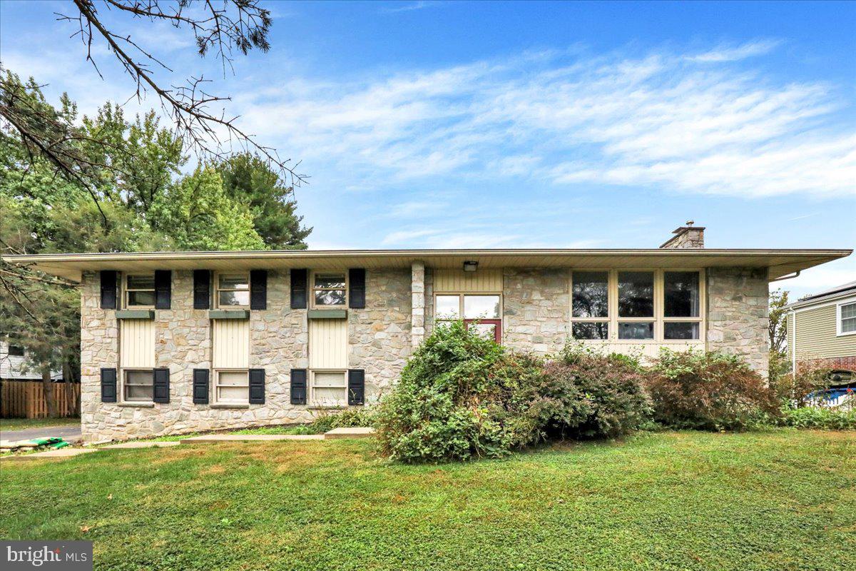 1958 Geraldson Drive, Lancaster