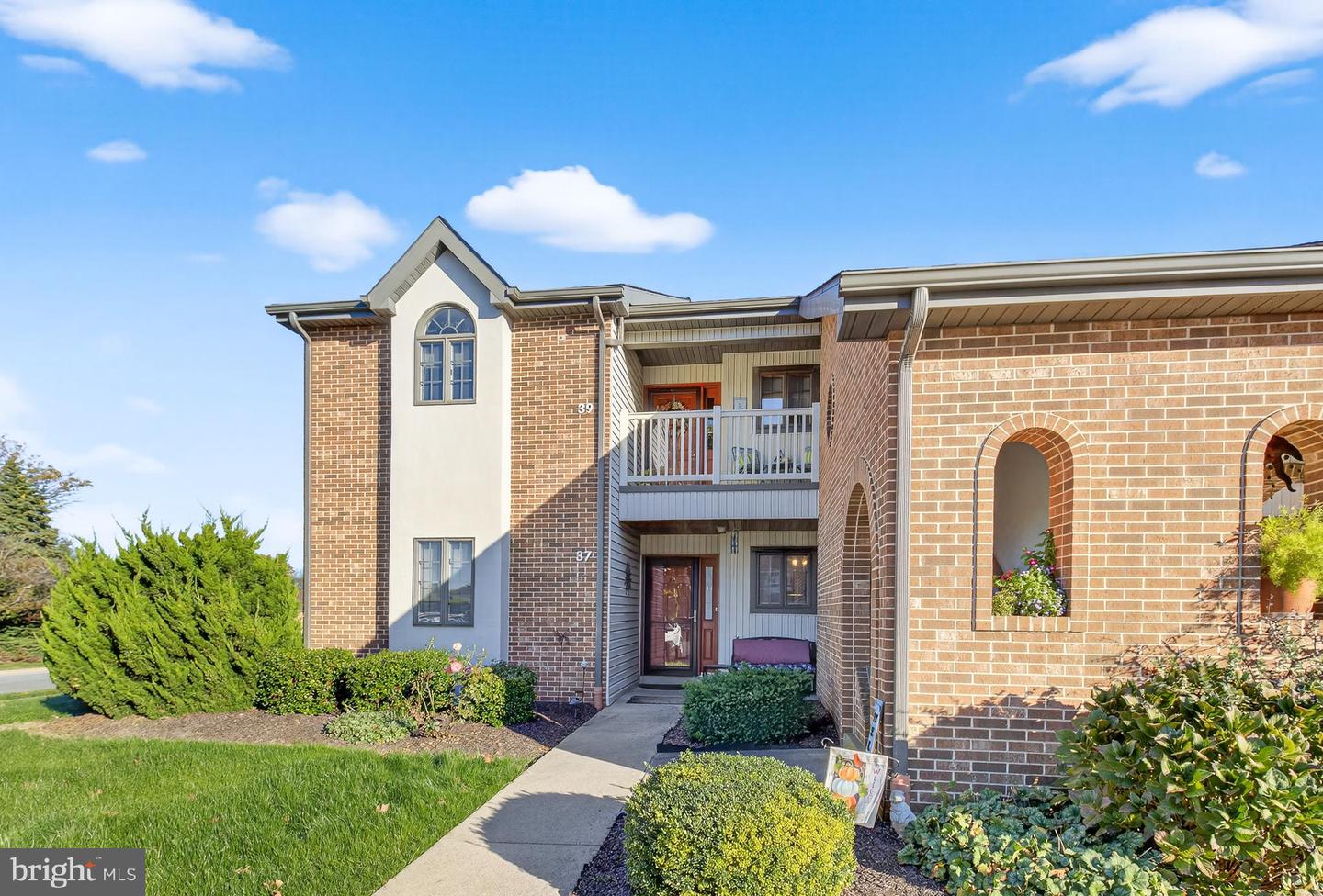 37 Black Oak Drive, Lancaster