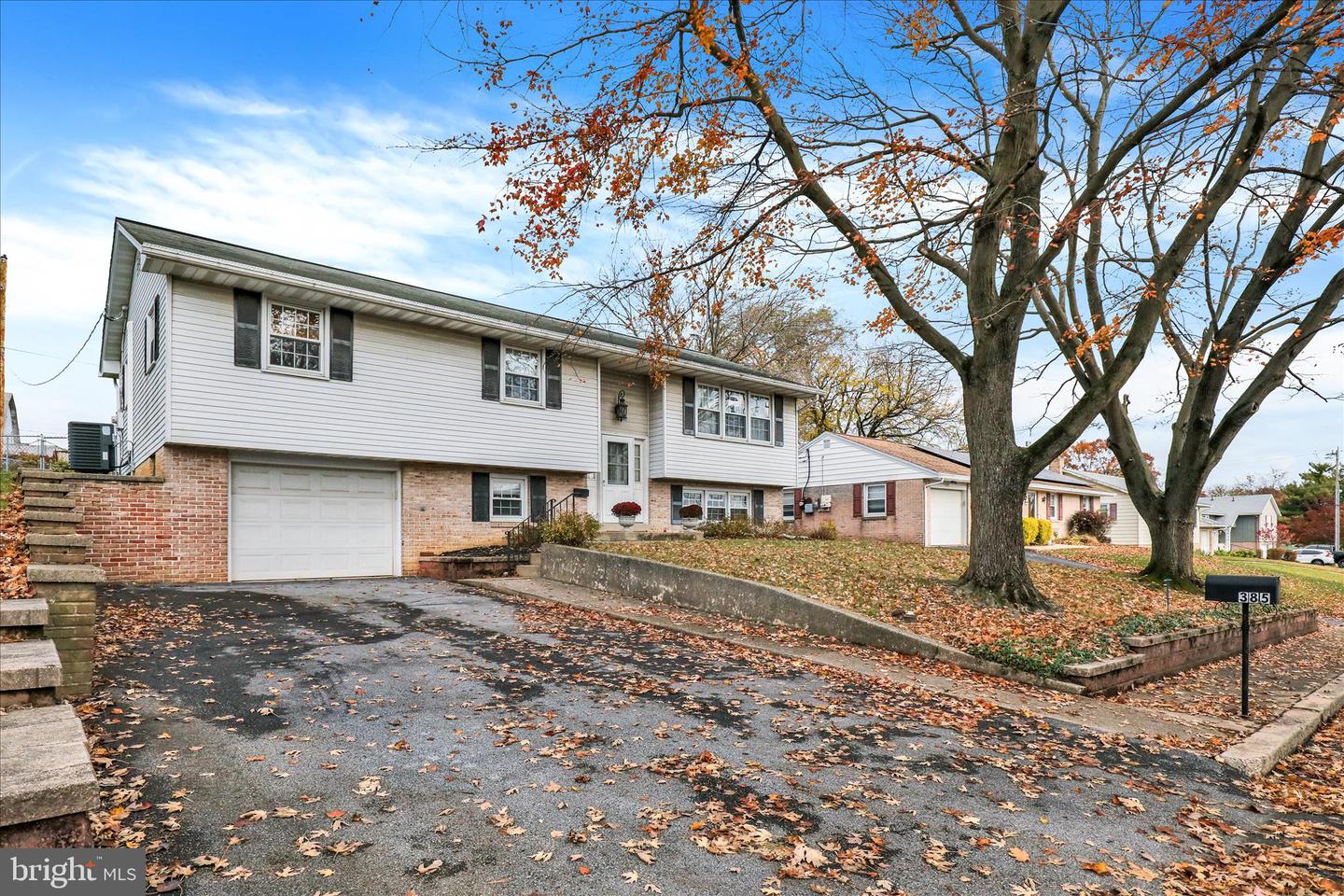 385 Valley View Drive, New Holland