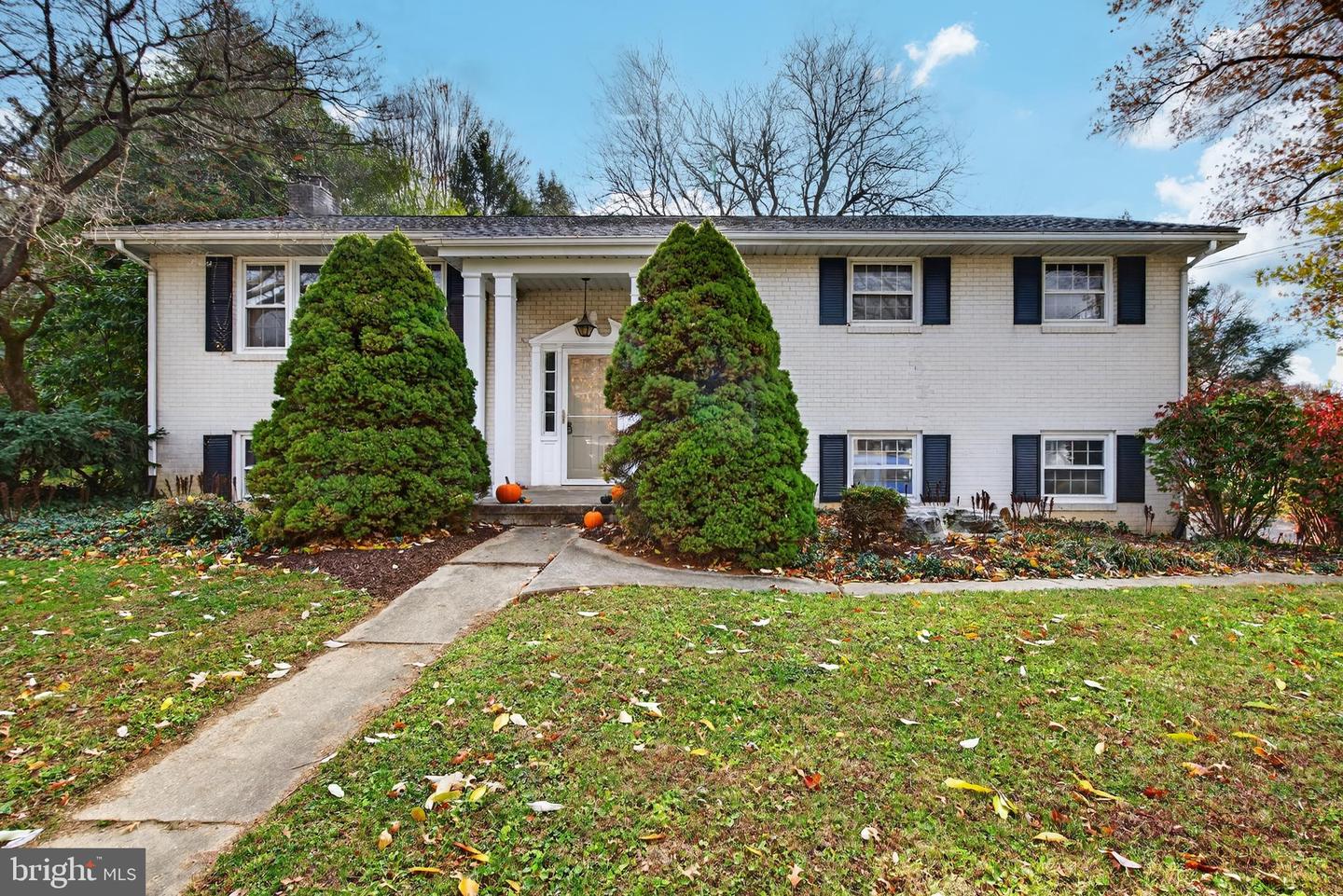 11 Wolf Road, Akron
