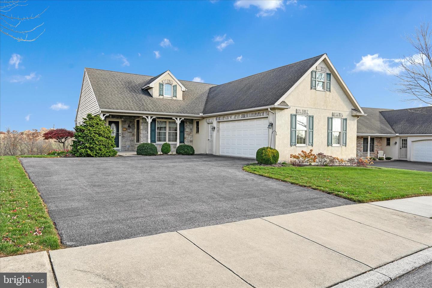 988 Cambridge Drive, Manheim