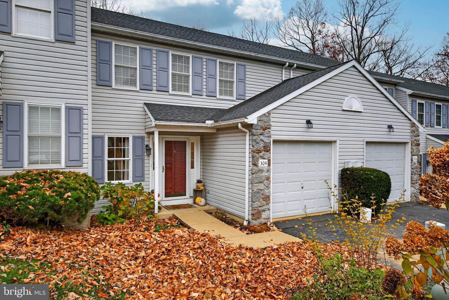 304 Treetops Court, Lancaster