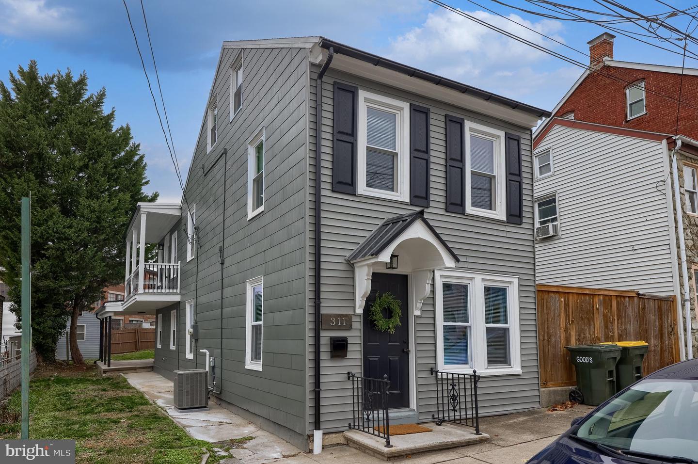 311 Perry Street, Columbia