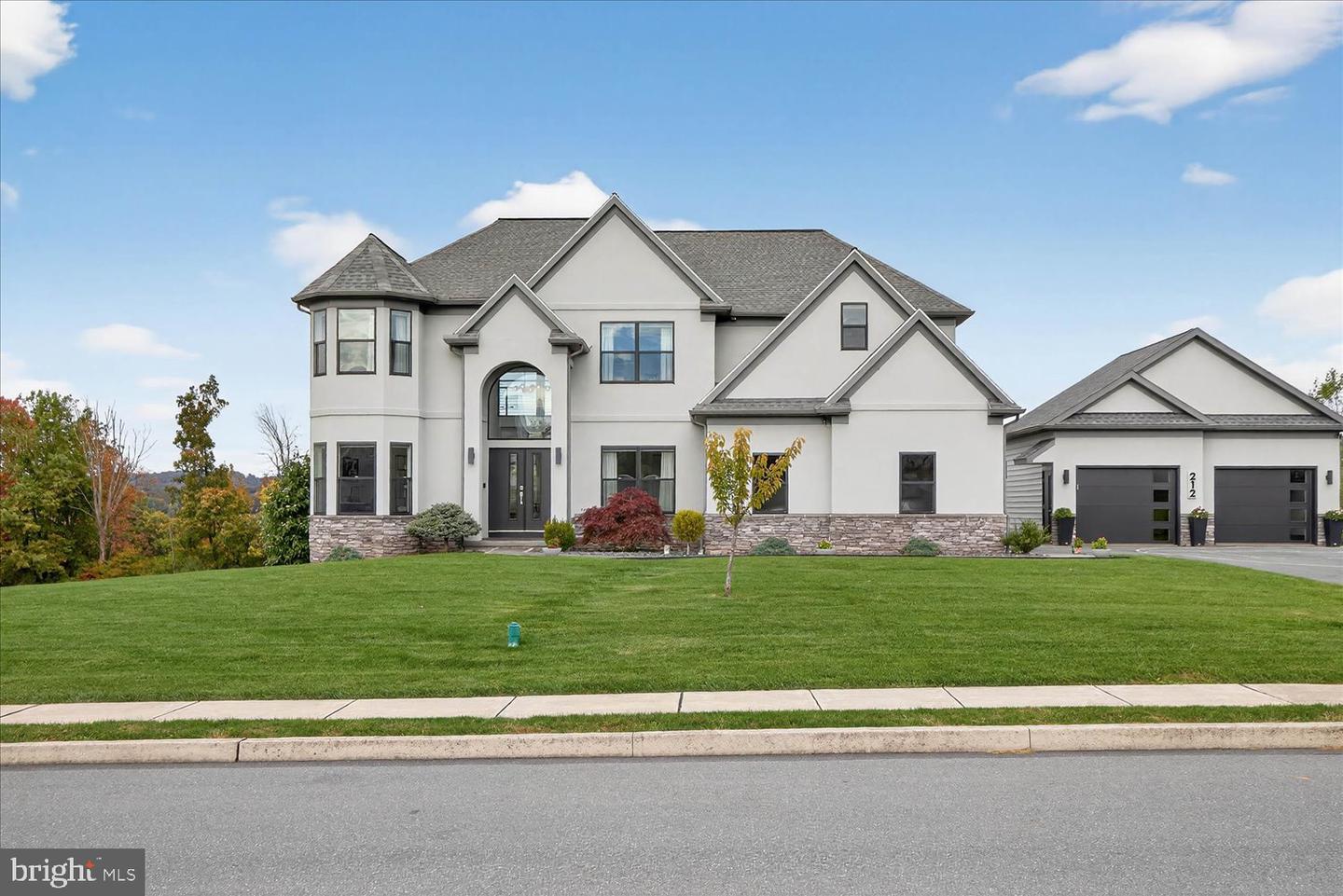 212 Mustang Trail, Reinholds