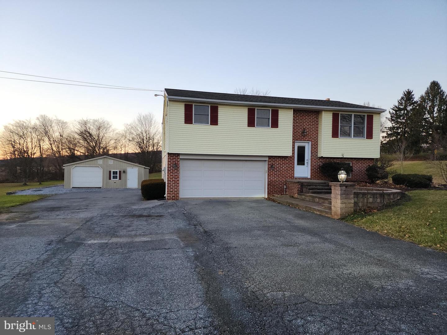 2284 N Penryn Road, Manheim