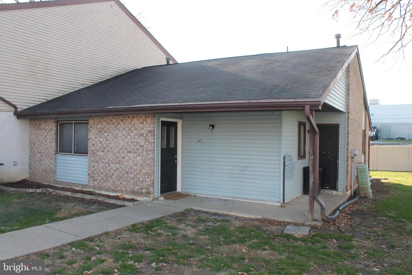 347 Greenland Drive, Lancaster