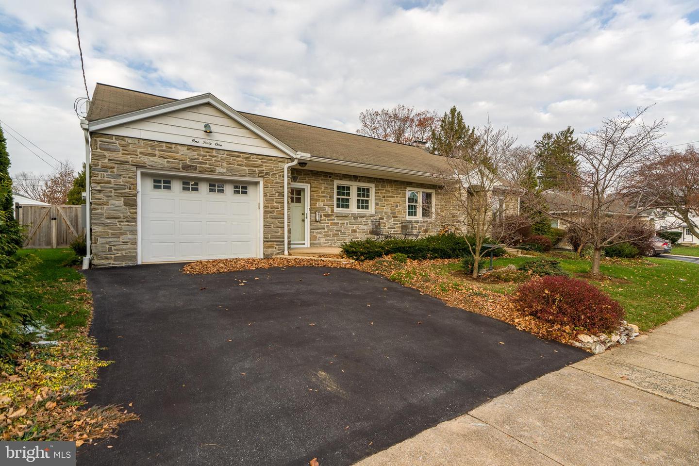 141 E Lincoln Avenue, Lititz