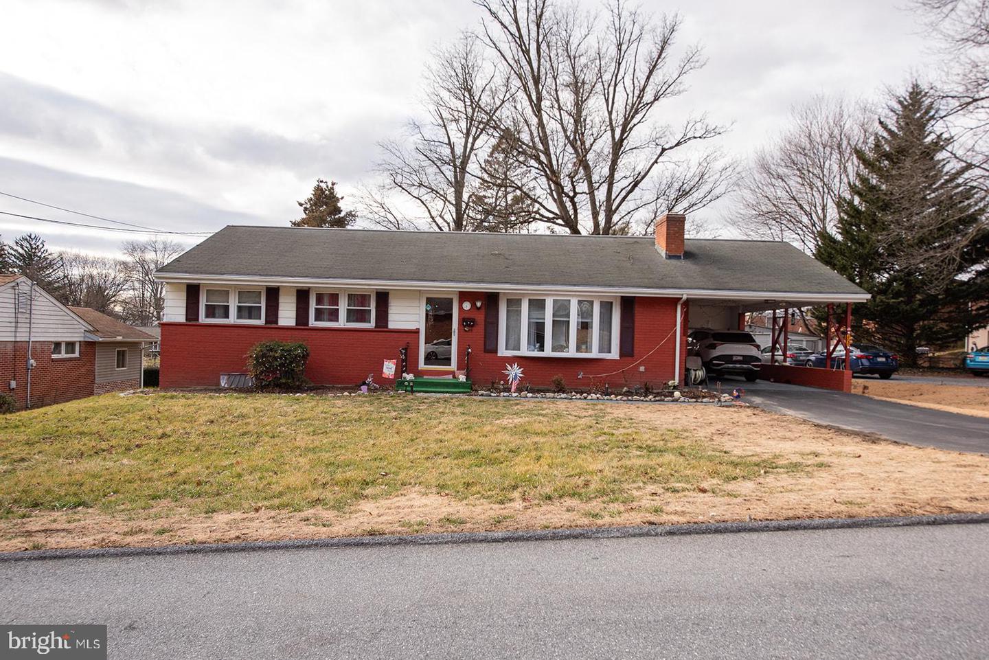 408 Fairway Drive, Lancaster