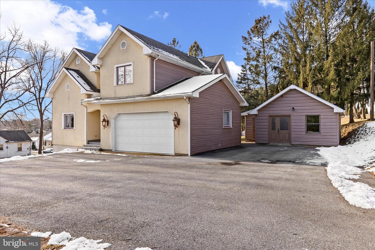 216 N Charlotte Street, Manheim