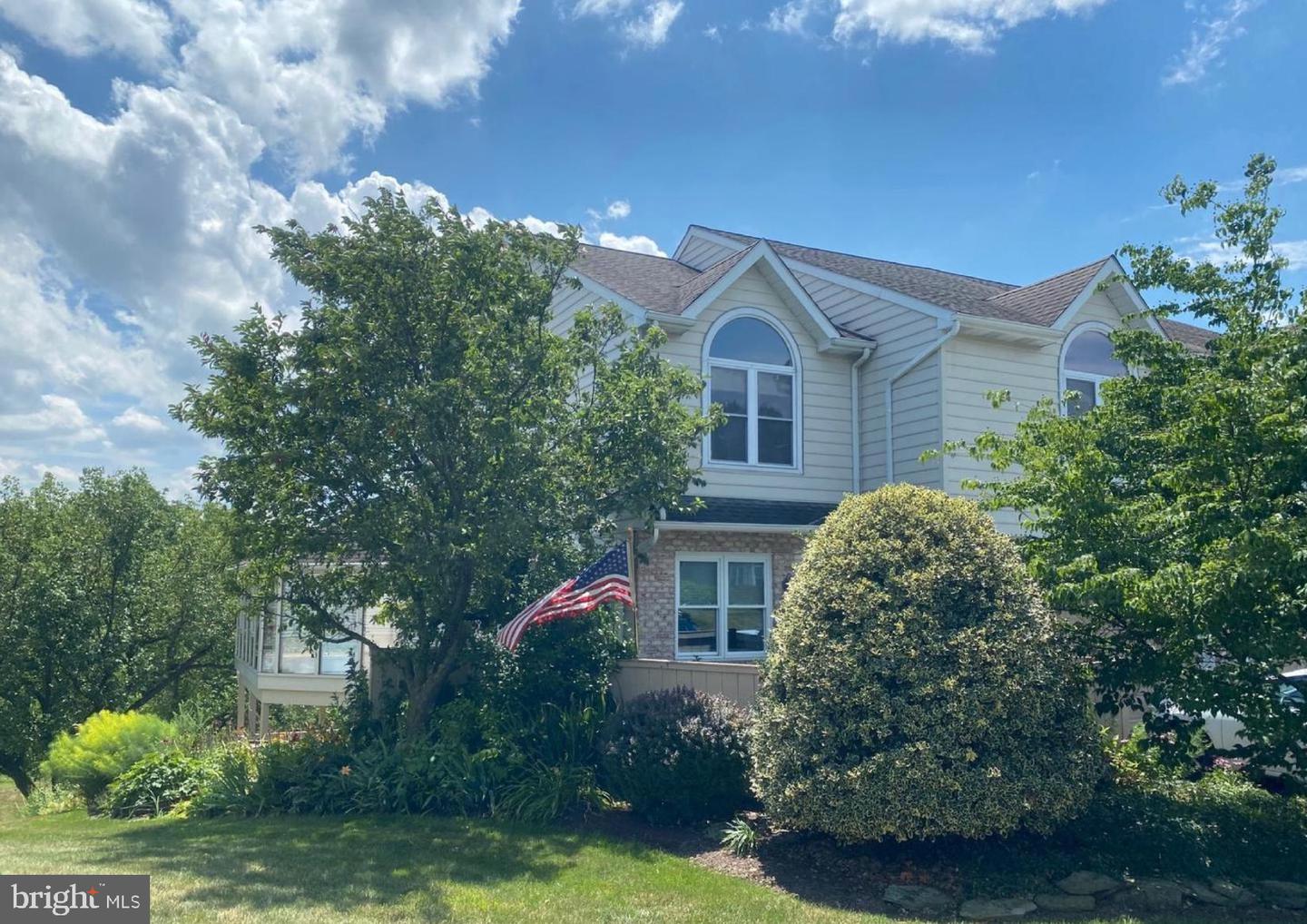 123 Pinnacle Point Drive, Lancaster