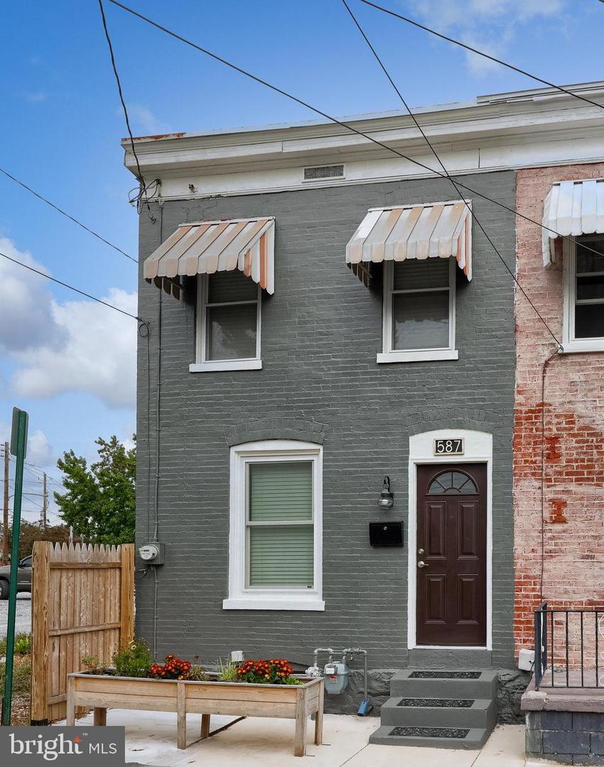 587 Zook Avenue, Lancaster