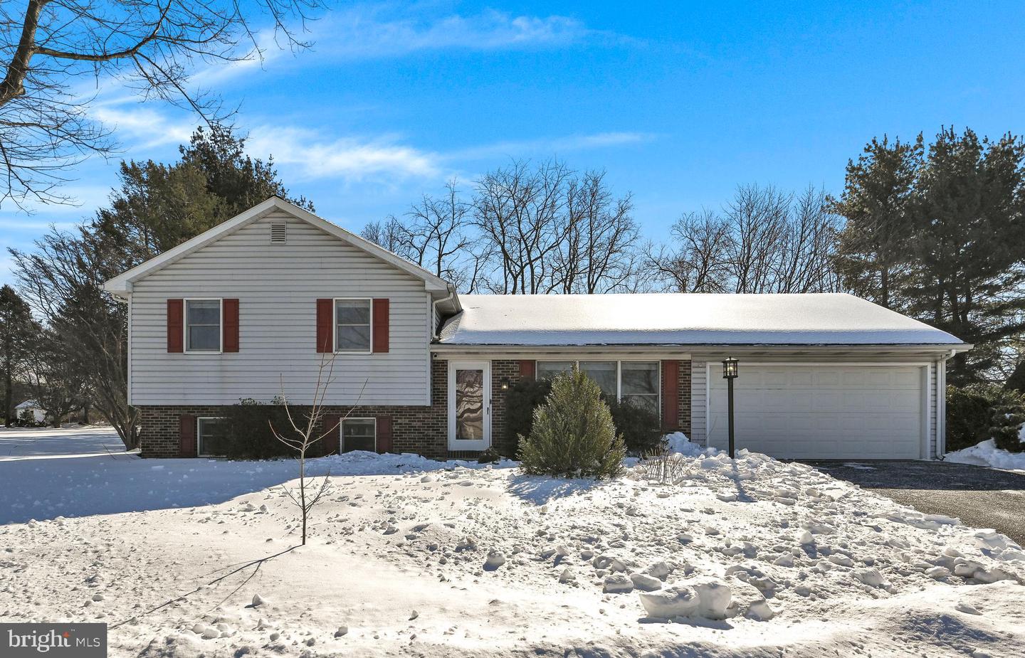 6441 Cherry Street, East Petersburg
